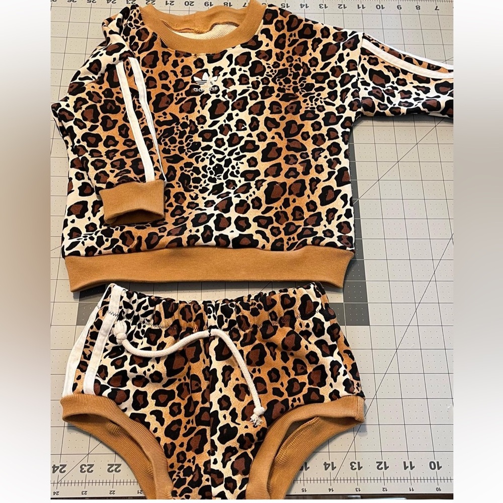 Adorable leopard Adidas 2 piece set!
